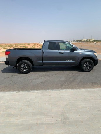 toyota-tundra-2010-big-3