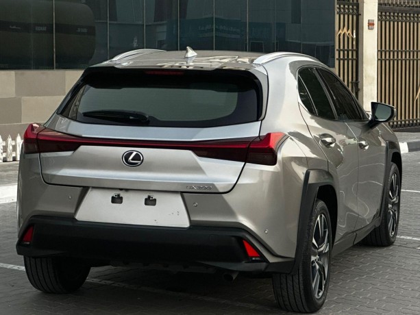 lexus-ux200-2021-big-9