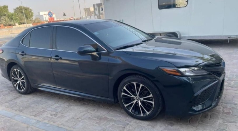 toyota-camry-se-2019-big-0