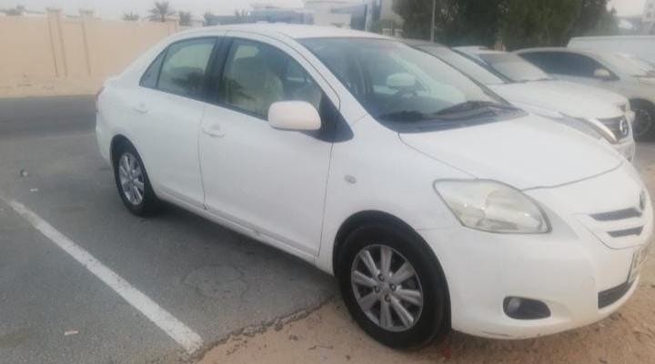 toyota-yaris-2011-big-0