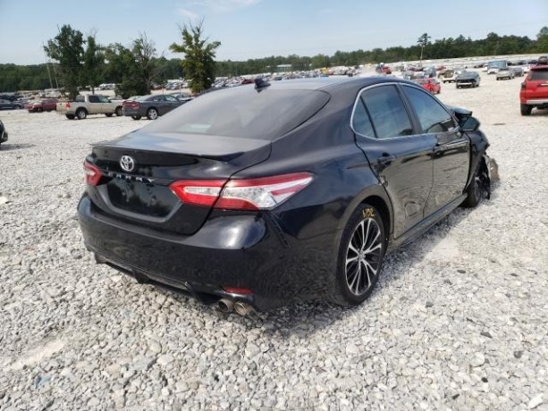 toyota-camry-se-2019-big-6