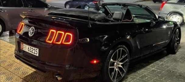 ford-mustang-v6-big-1