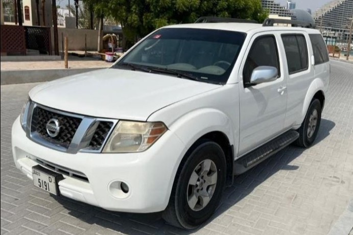 nissan-pathfinder-2010-big-0