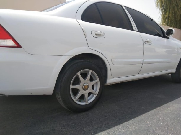 nissan-sunny-2011-big-9