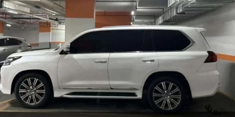 lexus-lx570-big-0