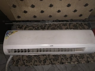 Midea split Ac