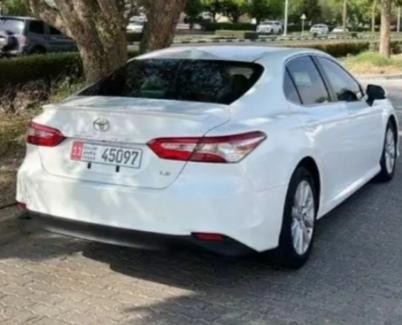 toyota-camry-le-2019-big-0