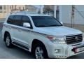 toyota-land-cruiser-2015-small-0