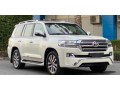 toyota-land-cruiser-vxr-small-0