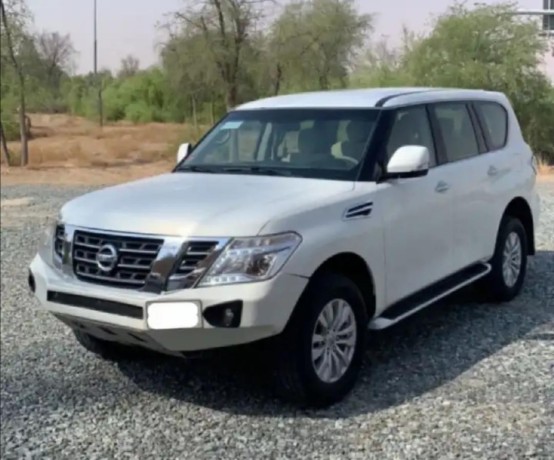 nissan-patrol-2012-big-0