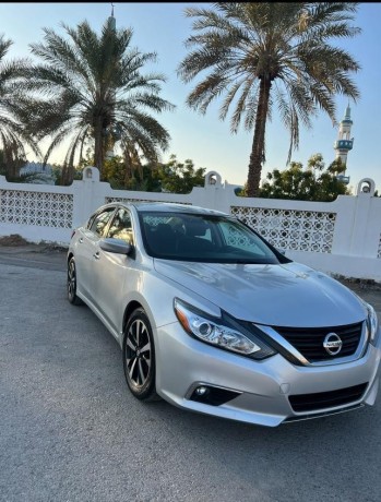 nissan-altima-sr-big-0