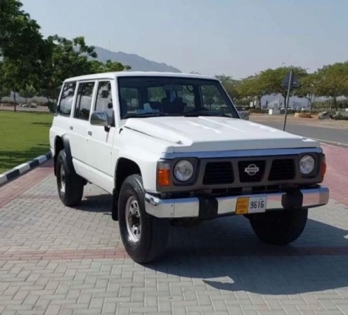 nissan-patrol-1991-big-0