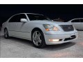 lexus-ls430-2004-small-0