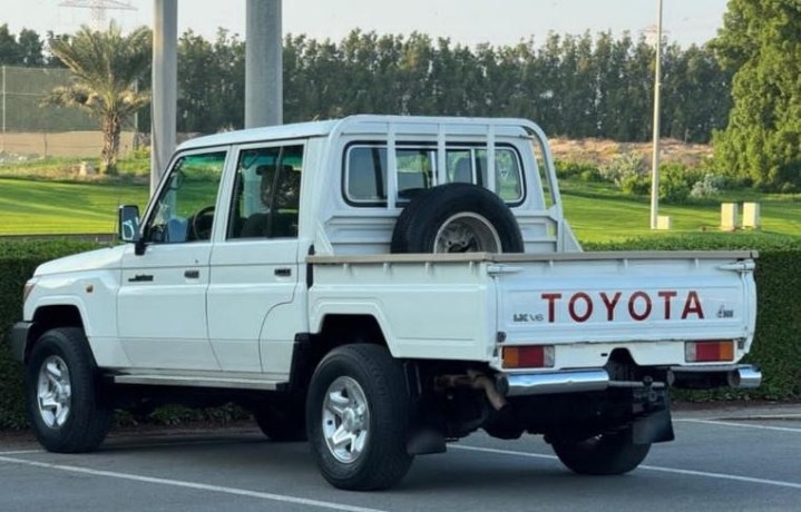 toyota-land-cruiser-big-0