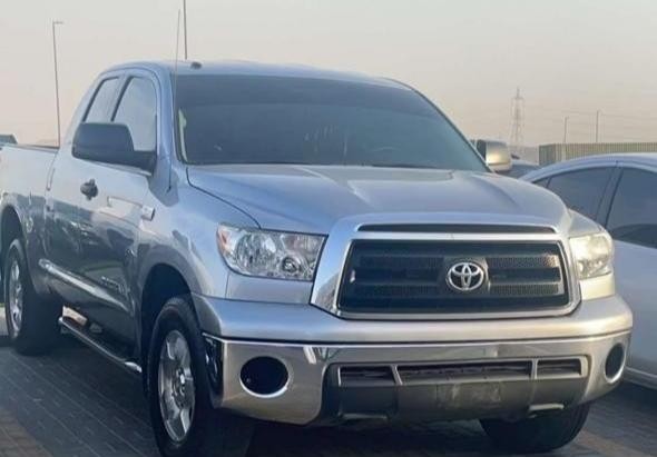 toyota-tundra-2010-big-0