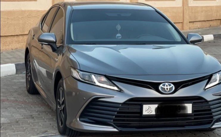 toyota-camry-le-hybrid-big-0