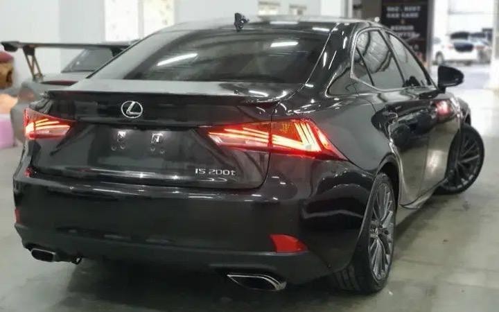 lexus-is200-big-2