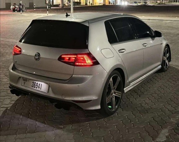 volkswagen-golf-r-big-0