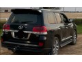 toyota-land-cruiser-small-0