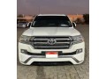 toyota-land-cruiser-vxr-small-1