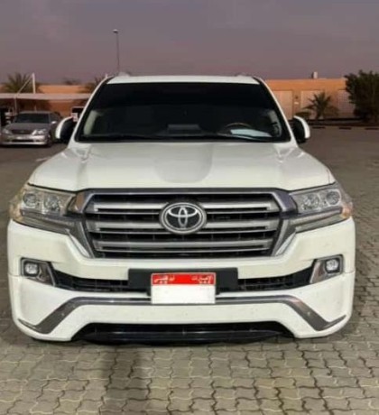 toyota-land-cruiser-vxr-big-1