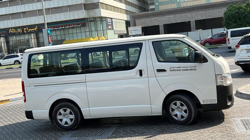 toyota-hiace-big-1