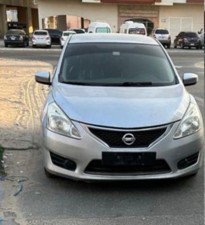 nissan-tida-2015-big-3