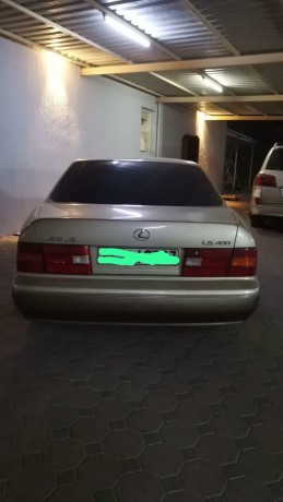 lexus-ls-400-big-2