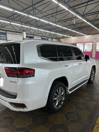 toyota-land-cruiser-vxr-big-2