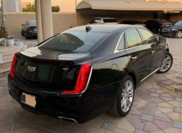 cadillac-xts-big-0