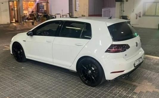 volkswagen-golf-big-0