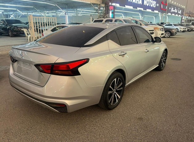 nissan-altima-2019-big-5