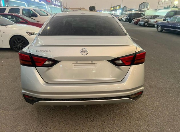 nissan-altima-2019-big-6