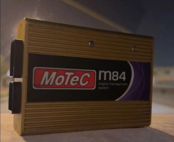 motec-m84-big-0