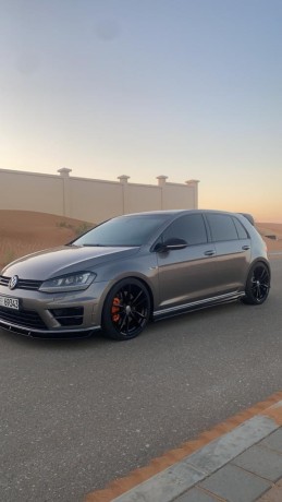 volkswagen-golf-r-big-0