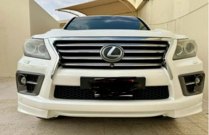 lexus-lx570-big-0