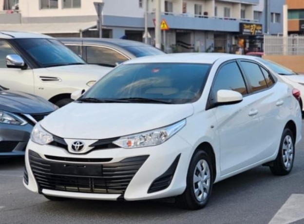 toyota-yaris-big-0