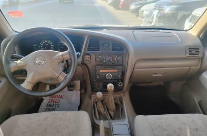 nissan-pathfinder-2004-big-4