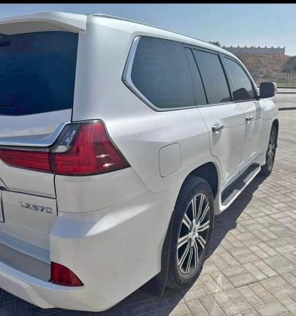 lexus-lx570-big-2