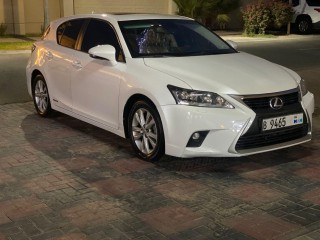 Lexus CT200h