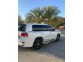 toyota-land-cruiser-vxr-small-0