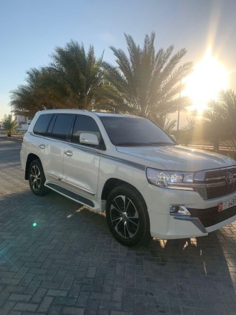 toyota-land-cruiser-vxr-big-3