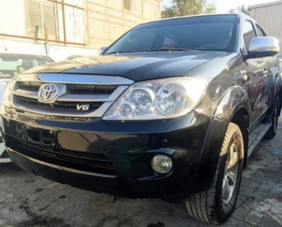 toyota-fortuner-big-0