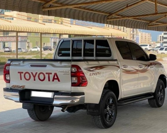 toyota-hilux-big-2