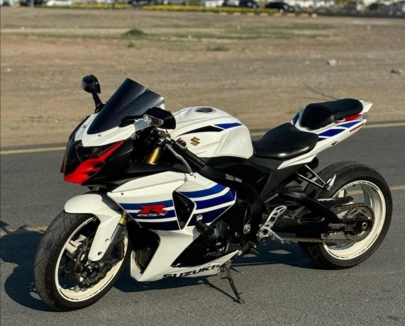 suzuki-gsxr-big-0