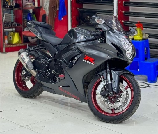 suzuki-gsxr-big-0