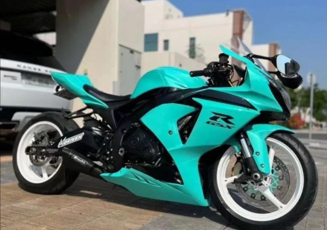 suzuki-gsxr-1000-big-0