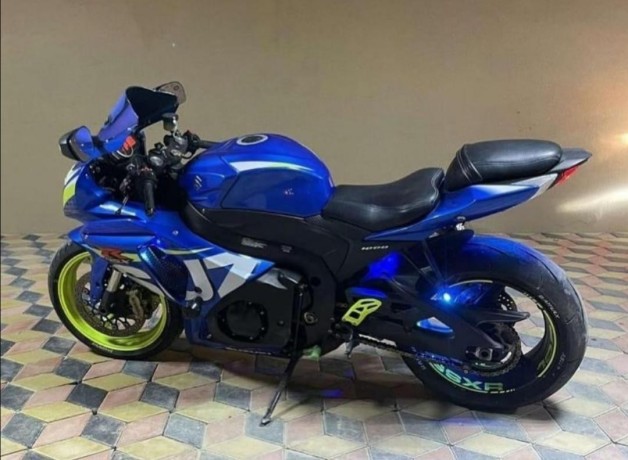 suzuki-gsxr-big-0