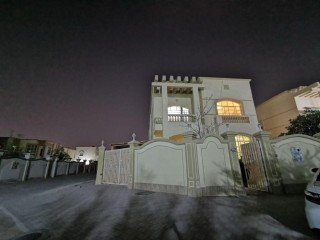 Villa For rent in Al Rawda 3