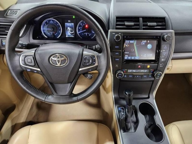 2016-toyota-camry-se-big-2